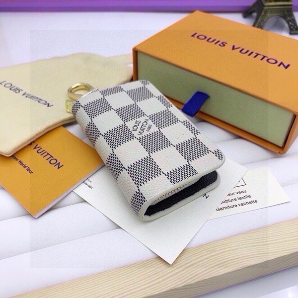 ブランドキーホルダー着用イメージ